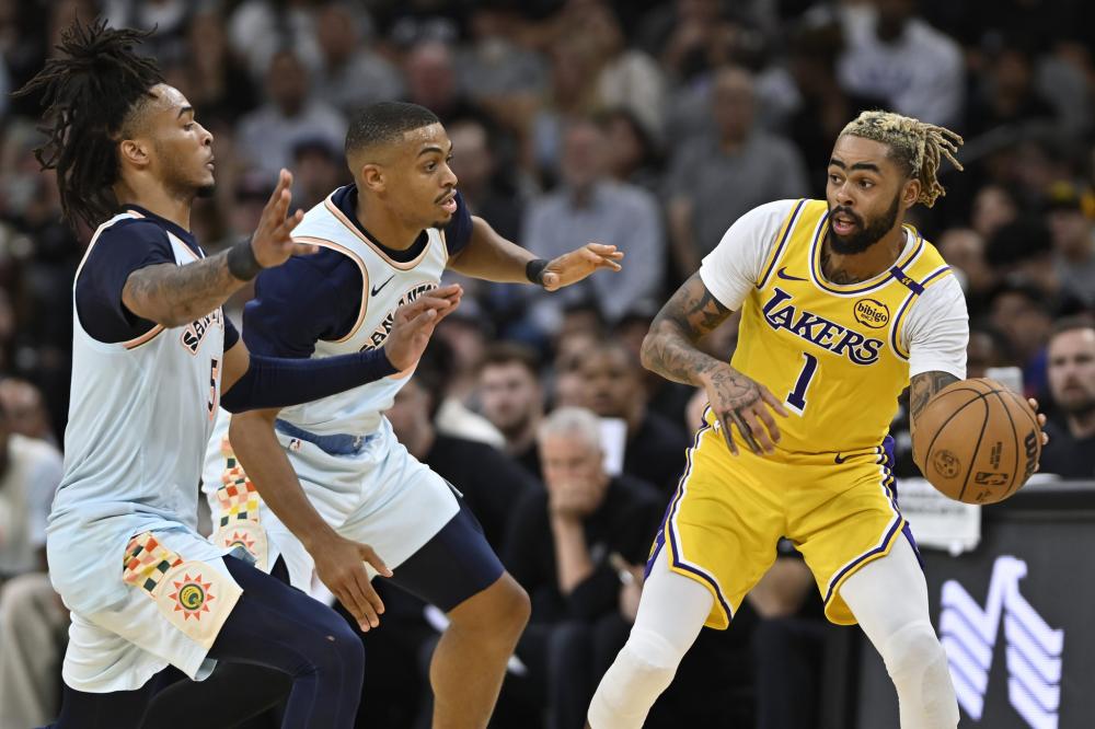 他在队中还 他在队中还